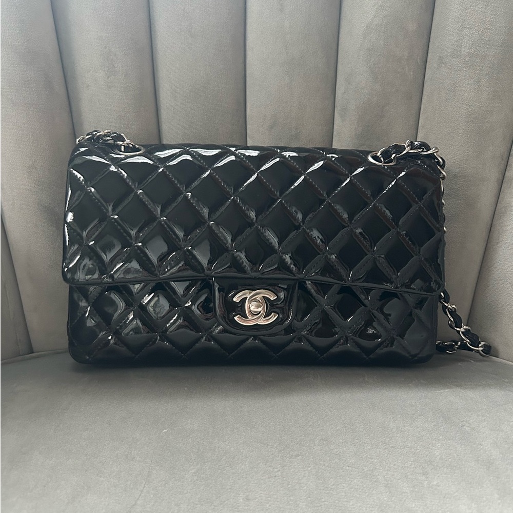 ❗️SOLD❗️Chanel black patent leather medium classic flap